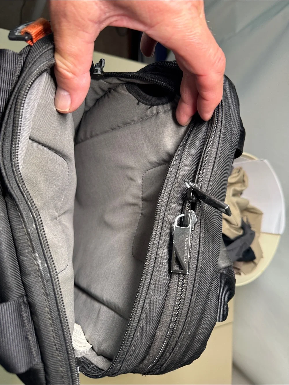Briggs & Riley VB202-4 Convertible Brief Backpack USED